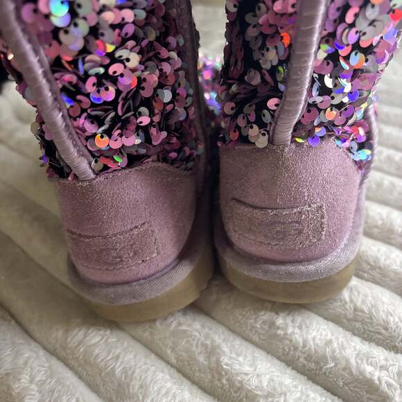 UGG Classic Short Stellar Sequin Lilac Frost Fur Boots girls - Picture 5 of 6
